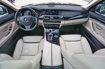 Fahrzeugabbildung BMW 525d touring | LEDER | PANO | AHK | DISTRONIC
