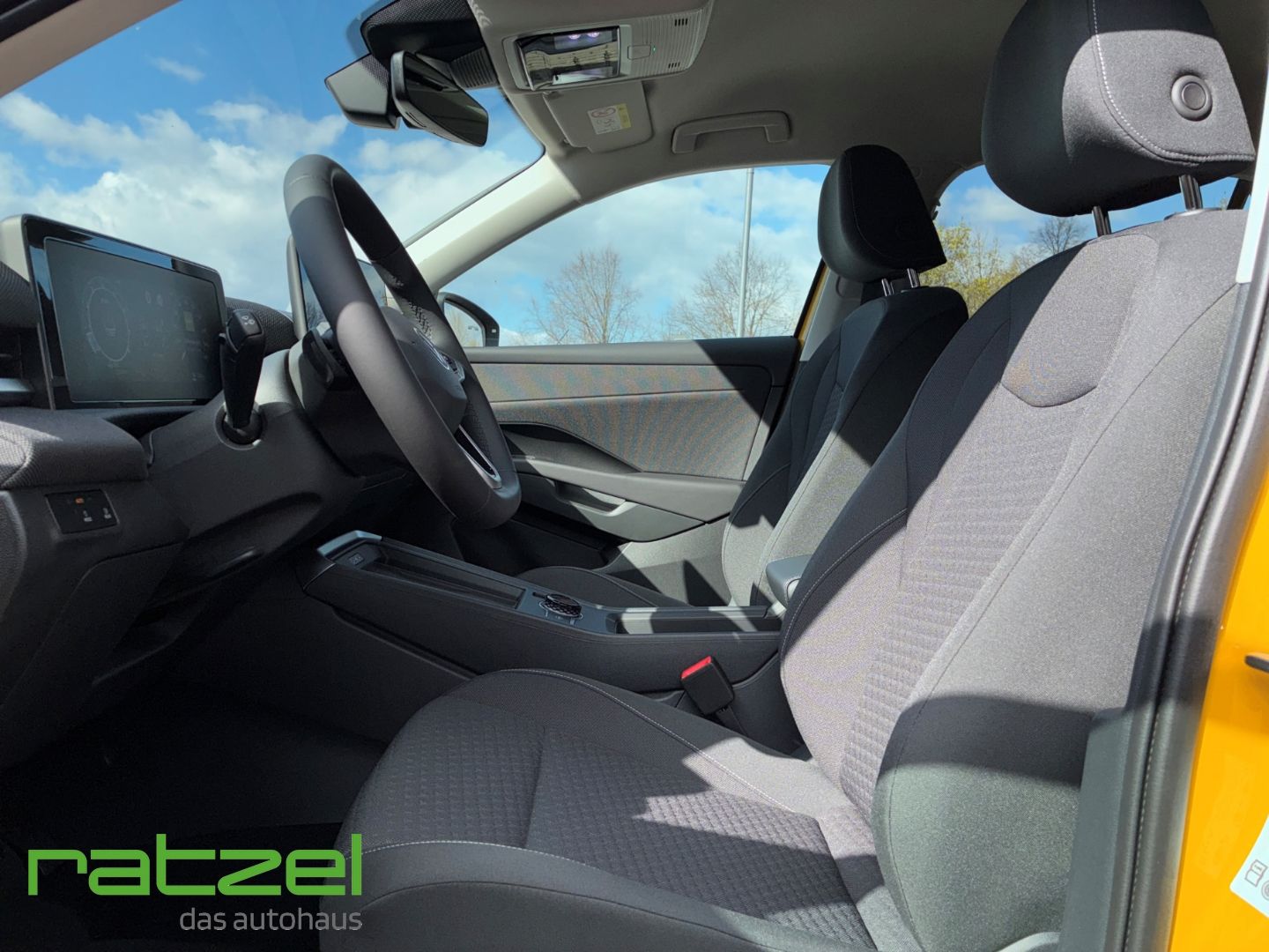 Fahrzeugabbildung Volkswagen T-Roc LIFE 1.5 eTSI 5J.Garantie+Navi+SHZ+PDC