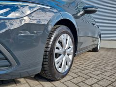 Fahrzeugabbildung Volkswagen Golf VIII Variant 1.0 eTSI DSG Life LED NAVI SHZ