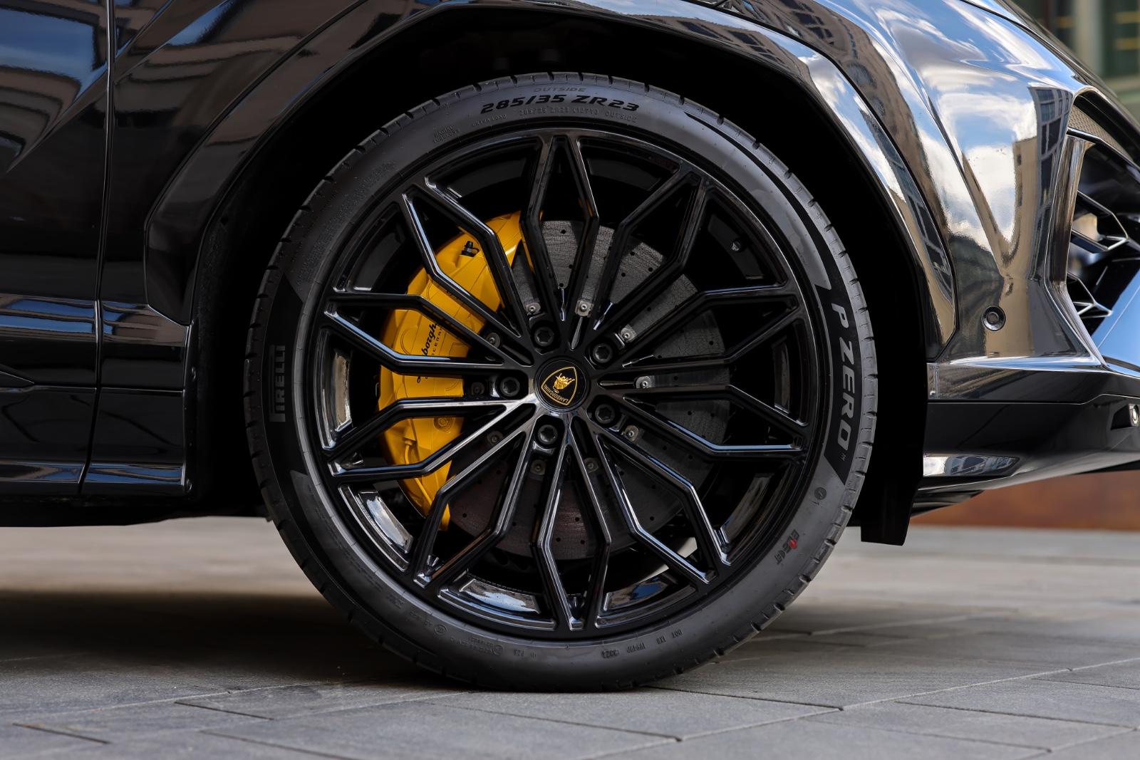 Lamborghini Urus 4.0 V8 SE | Panorama | Carbon | ANIMA