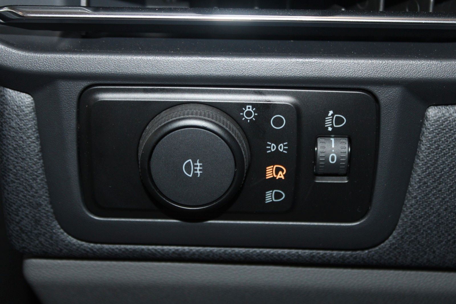 Fahrzeugabbildung Ford Tourneo Custom L2 8-Sitz Titanium Aut. LED STDHZ