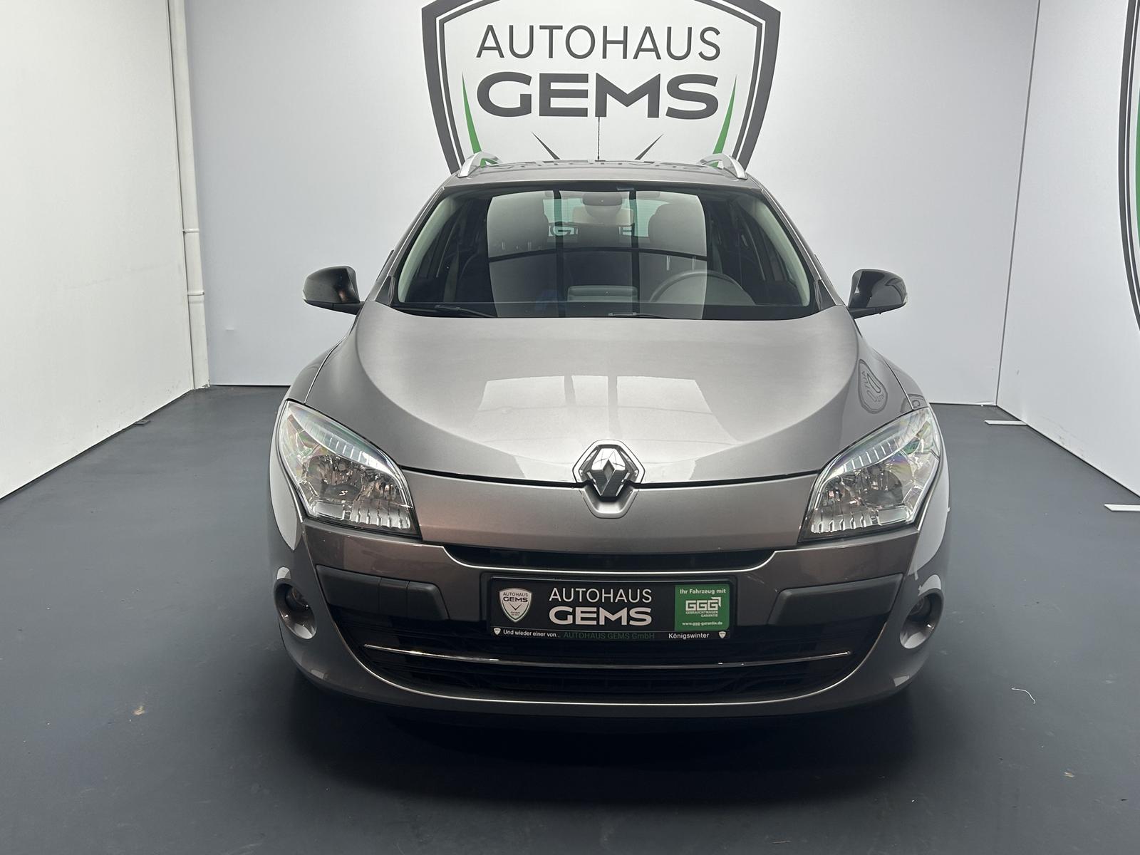 Renault Megane 2011 — вигляд ззаду
