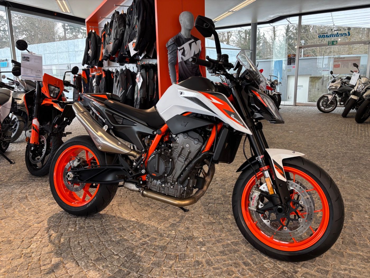 Fahrzeugabbildung KTM 890 Duke R TechPack