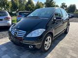 Mercedes-Benz A 180 Automatik Leder Navi Lamelle Cam - gebrauchte Mercedes-Benz A 180 aus dem Jahr 2011