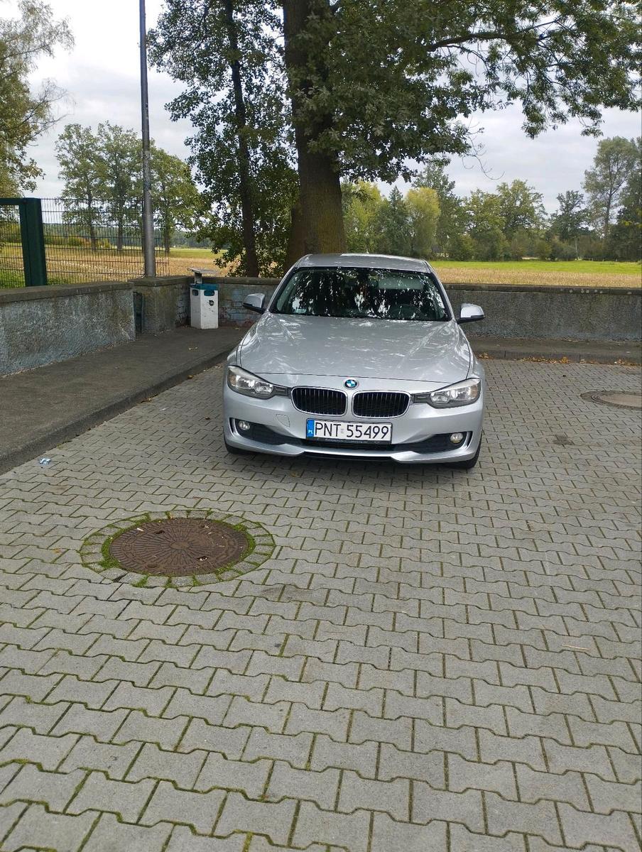 BMW 320 2012 — вигляд ззаду