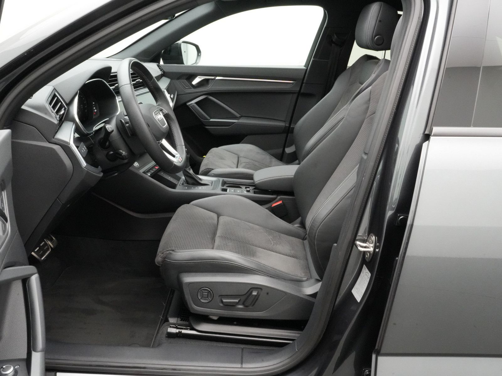 Audi Q3 Sportback 45 e S line ACC AHK NAVI SONOS 360° foto 10