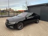 Volkswagen Passat Lim. Business DSG LED Kamera - Volkswagen Passat: Unfallwagen