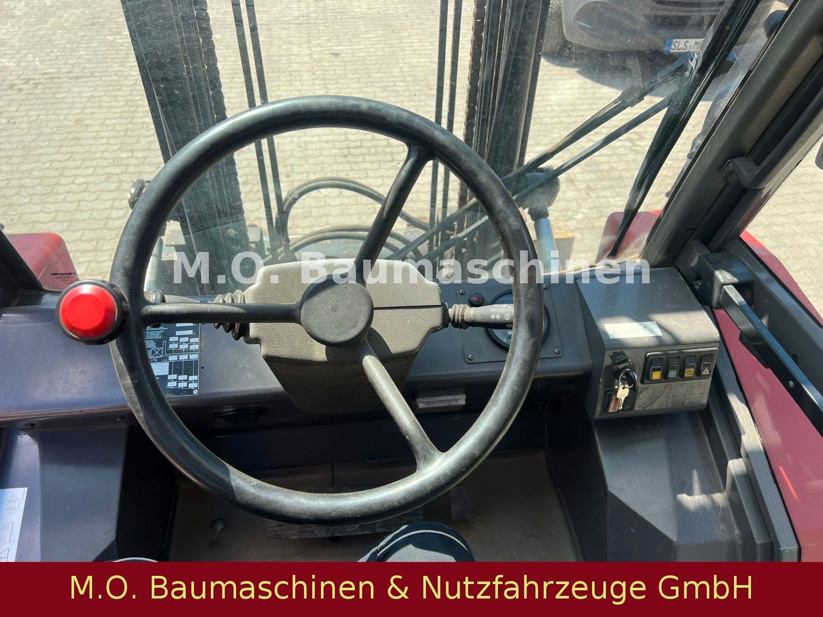 Fahrzeugabbildung Manitou MC 30 / Drehkranz / SS /Duplex / 3t / 4m /