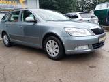 Skoda Octavia Combi Ambition - Skoda Octavia aus 2012 mit Benzin-Antrieb: Kombi