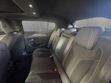 Peugeot 408 - 8