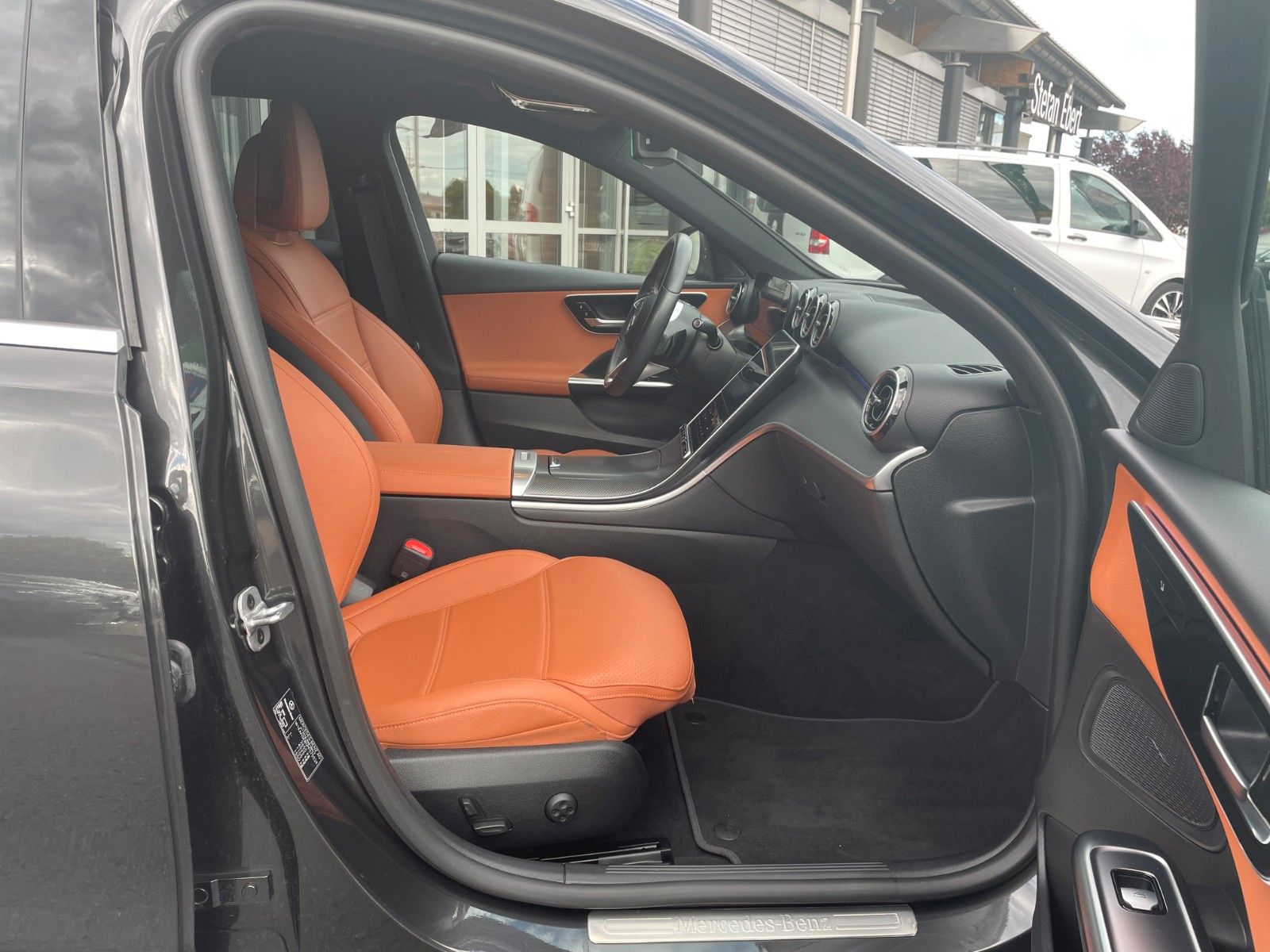 Fahrzeugabbildung Mercedes-Benz C 300 e T AVANTGARDE R-Kamera+TOTW+Carplay