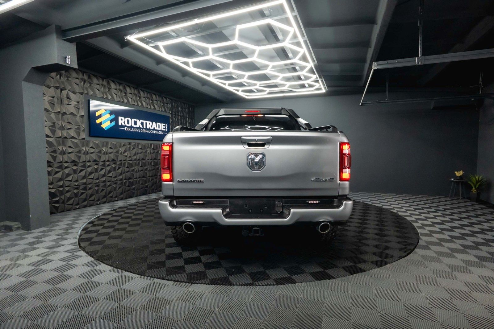Fahrzeugabbildung Dodge RAM 5.7 V8 HEMI 4x4 LARAMIE Limited Offroad LED