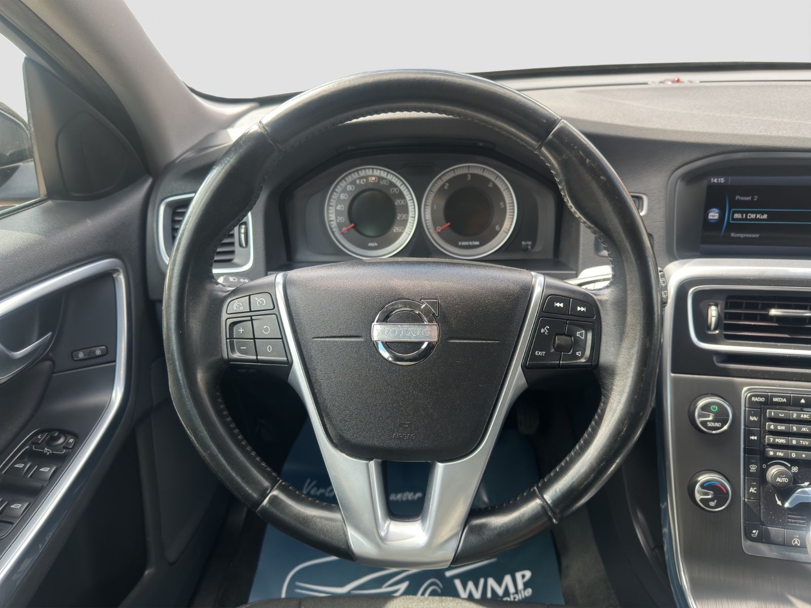 Fahrzeugabbildung Volvo V60 Kombi Momentum/Bi-Xen-./AHK/Temp./Navi/PDC
