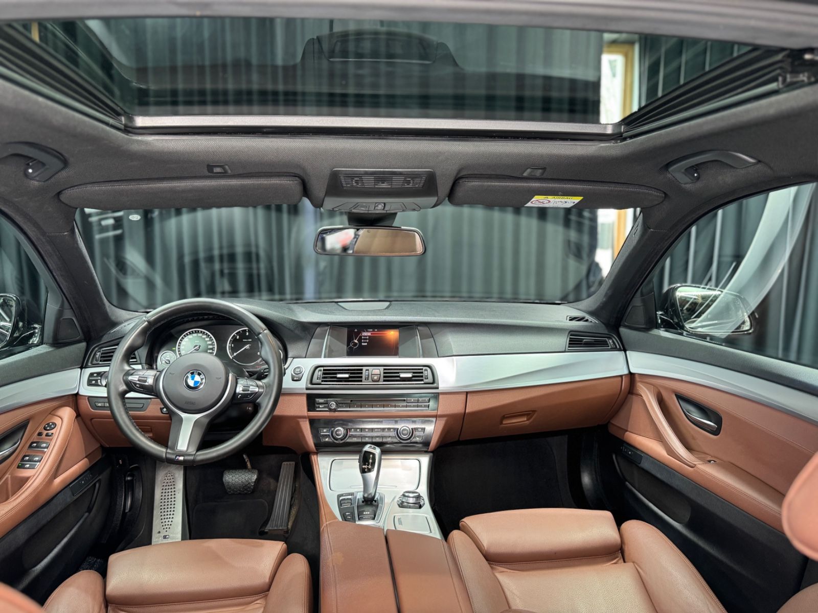 Fahrzeugabbildung BMW 535 d xDrive Touring|KOMFORTSITZE|PANO|M-PAKET|