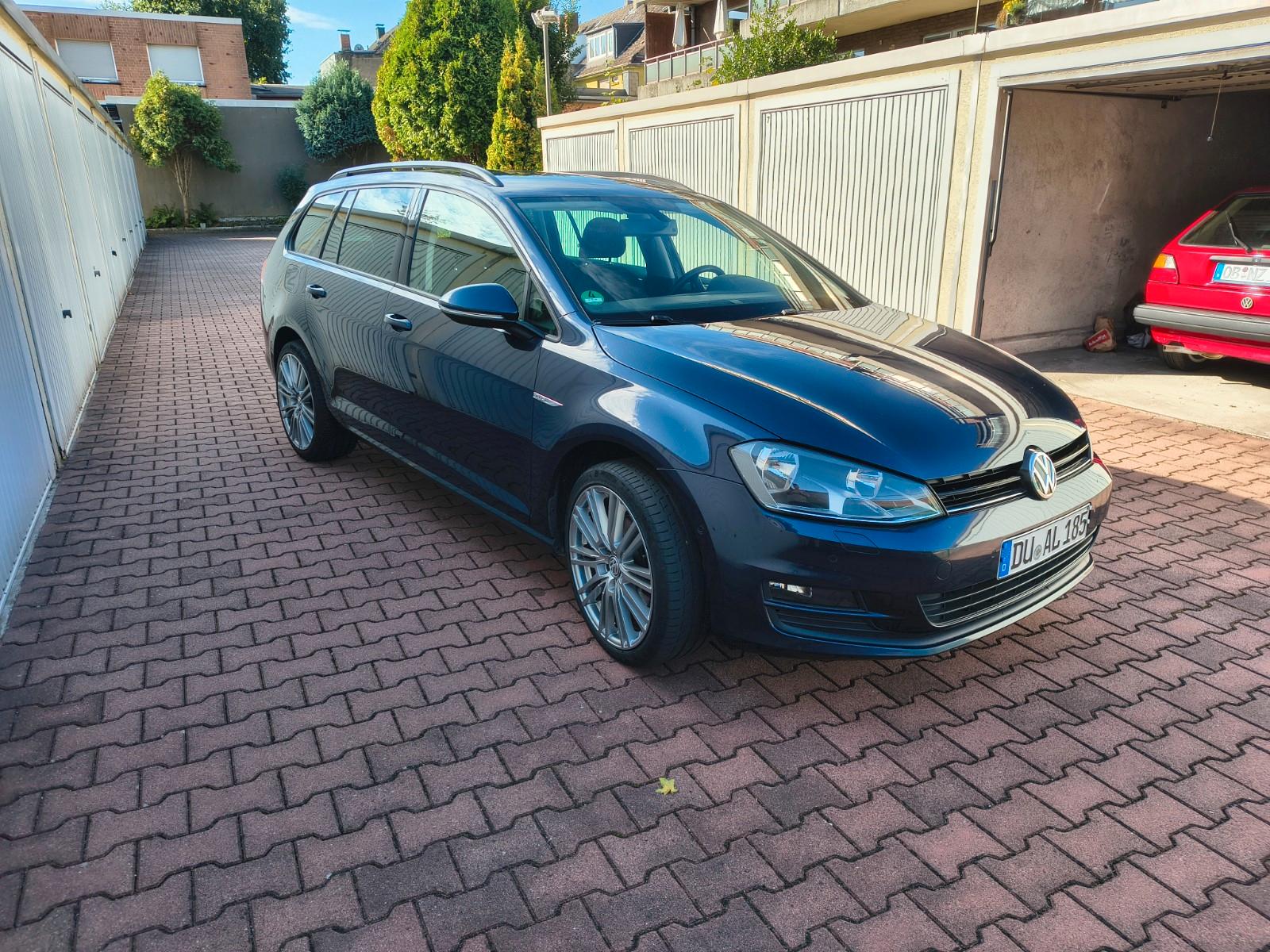 Volkswagen Golf 2015 — rear view