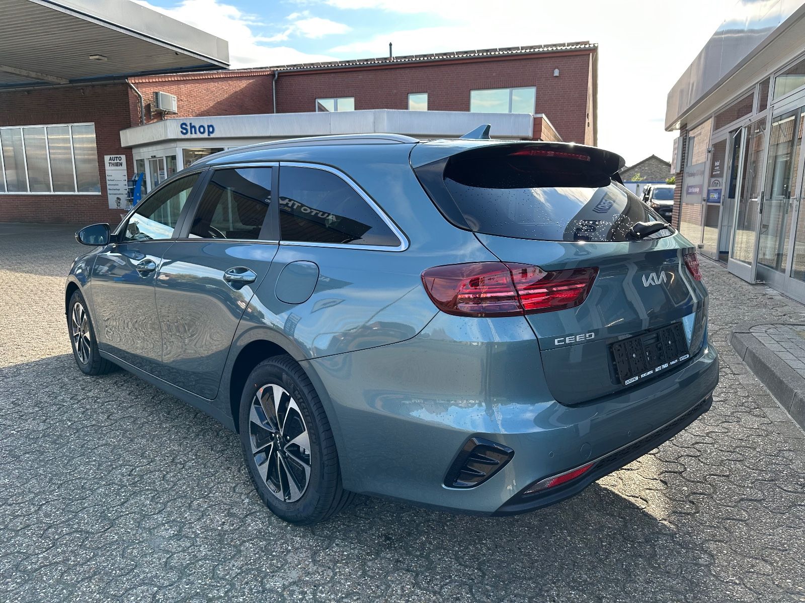 Fahrzeugabbildung Kia Ceed Sportswagon 1.0 T-GDi DCT Navi/GRA/Shzg/PDC