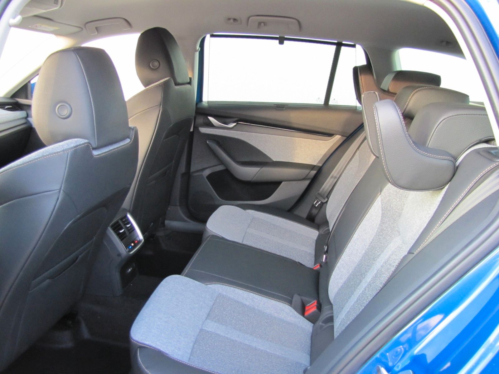 Fahrzeugabbildung SKODA Octavia Combi Tour 2.0 TDI 150PS DSG