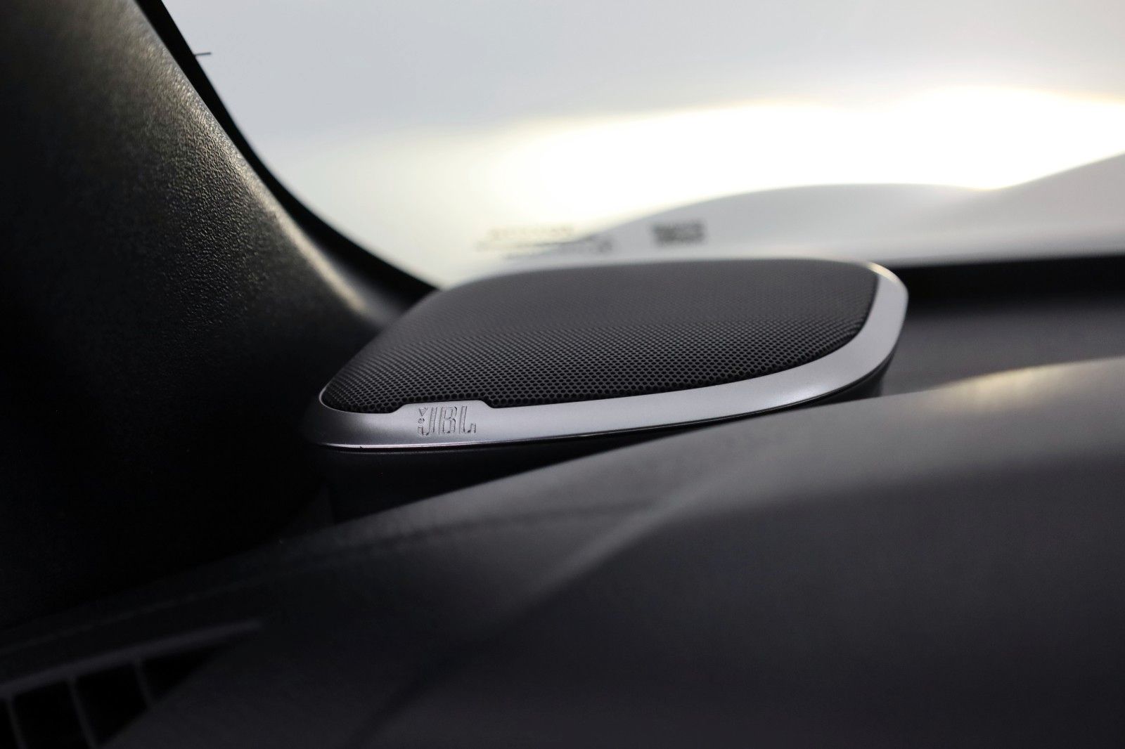 Fahrzeugabbildung Toyota Hilux 2.8 D-4D Invincible, Rollbügel, Rollo, AHK