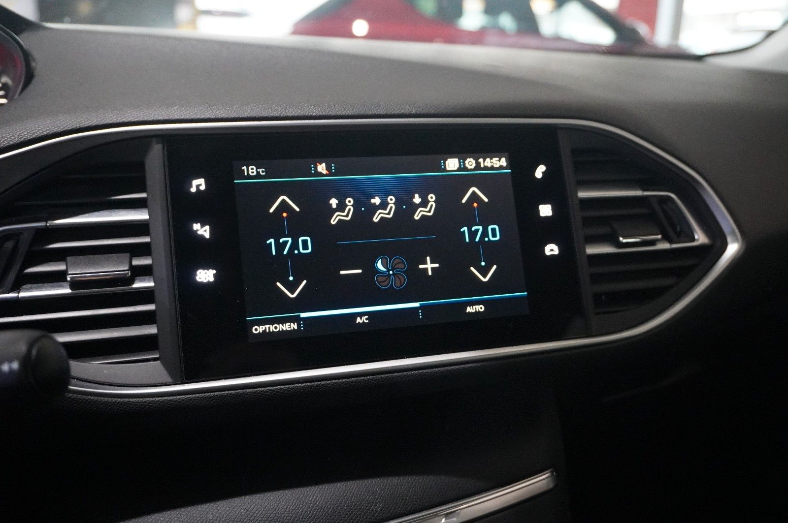 Fahrzeugabbildung Peugeot 308 LIM. 1.2T ACTIVE PACK NAVI/LED/TEMP./DAB+