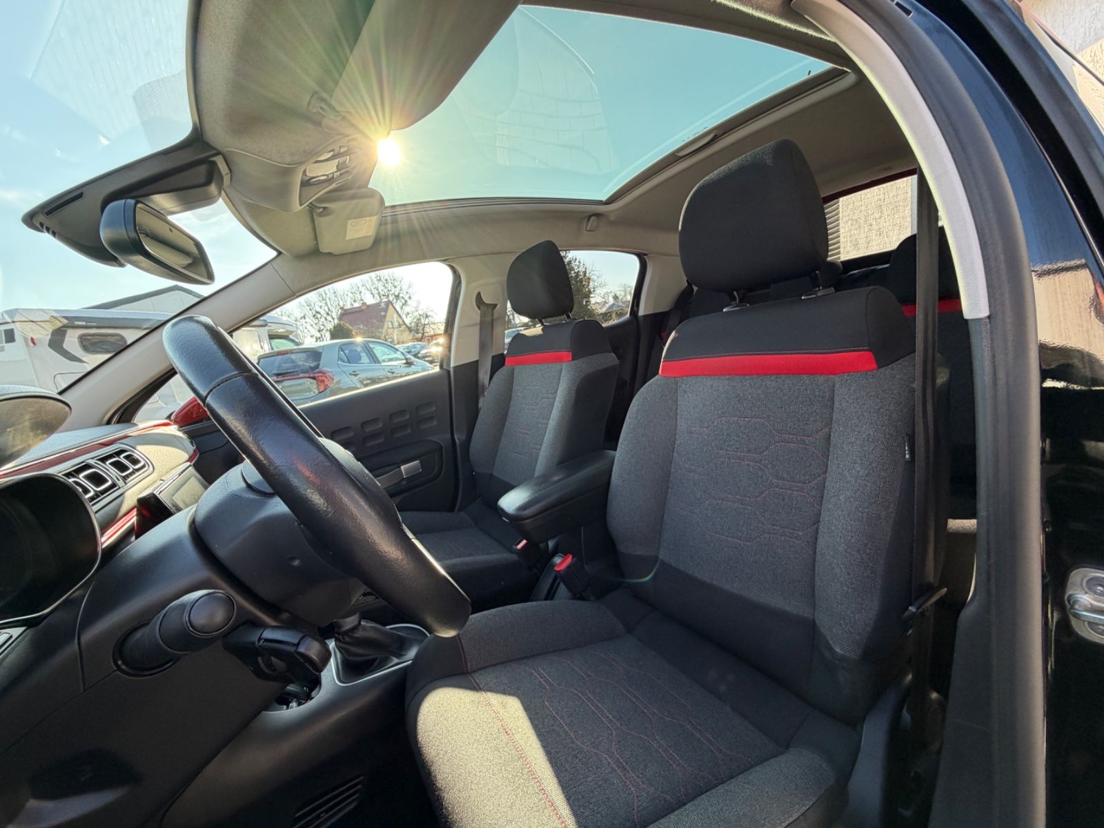 Fahrzeugabbildung Citroën C3 Pure Tech 110 S&S EAT6 SHINE