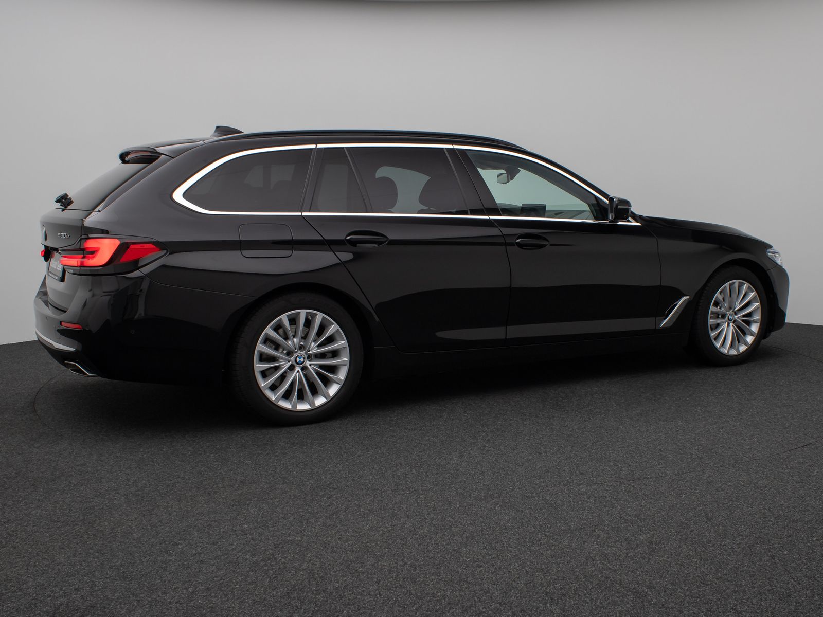 Fahrzeugabbildung BMW 530e xD LuxuryLine 360°Laser HUD DAB H/K ACC AHK