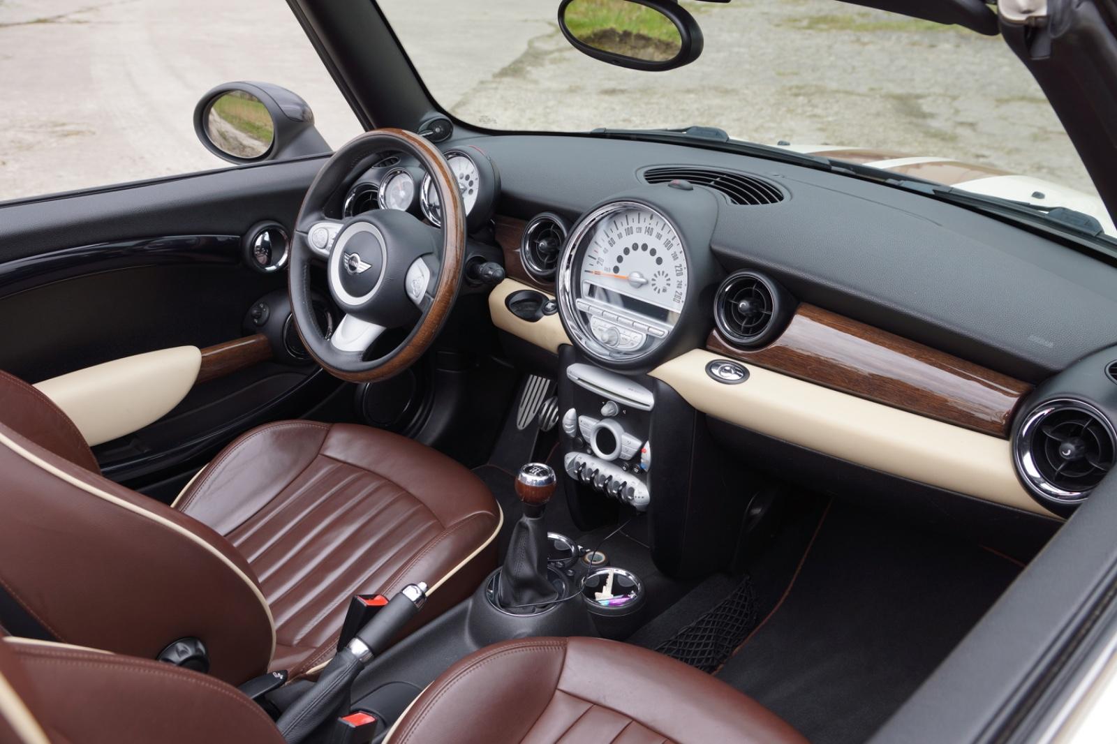 MINI Cooper S Cabrio *Akrapovic* *Harman Kardon*
