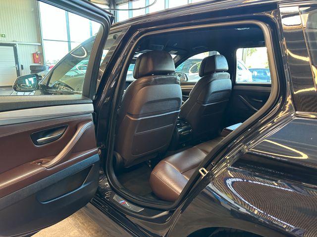 MYAUTOCENTER – Gebraucht- und Jahreswagen mit Werkstattservice in Pfaffenhofen BMW M550 *MEMORY*HeadUP*ACC*4-ZONEN*AHK*LEDER(BRAUN)