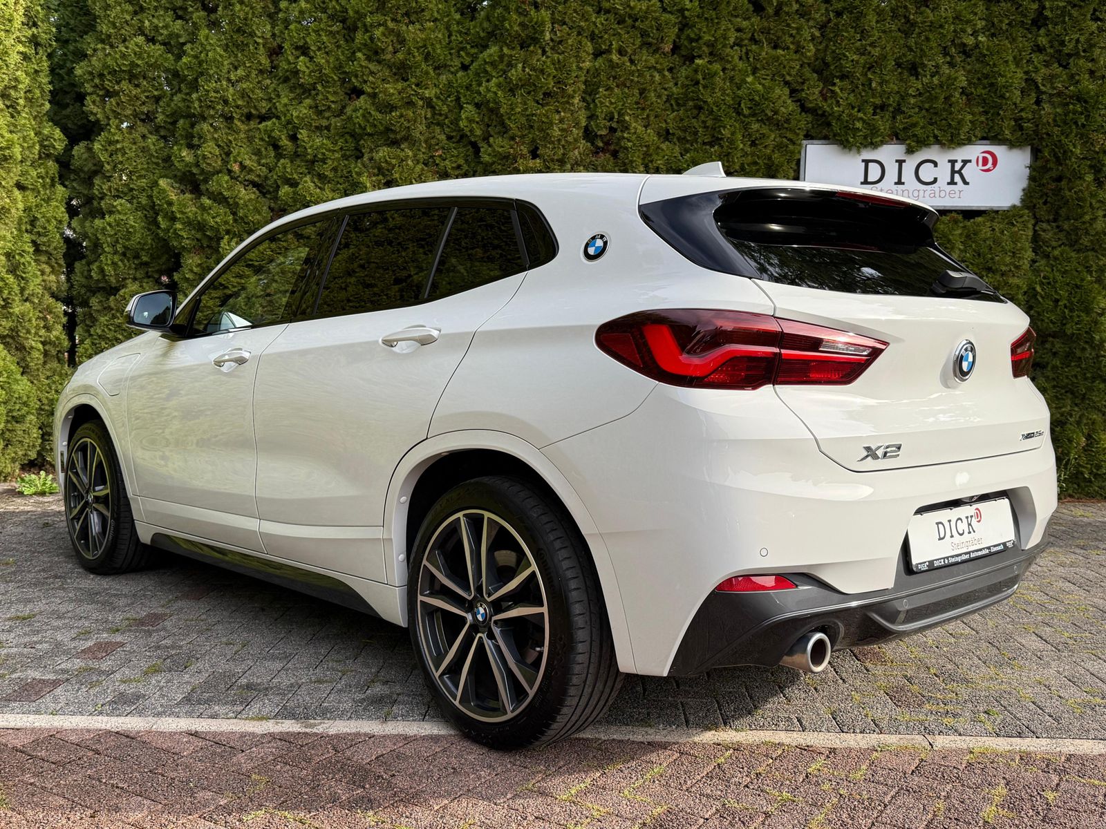 Fahrzeugabbildung BMW X2 xDrive 25e M Sport LED+NAV+KAM+H&K+PARK+CARPL
