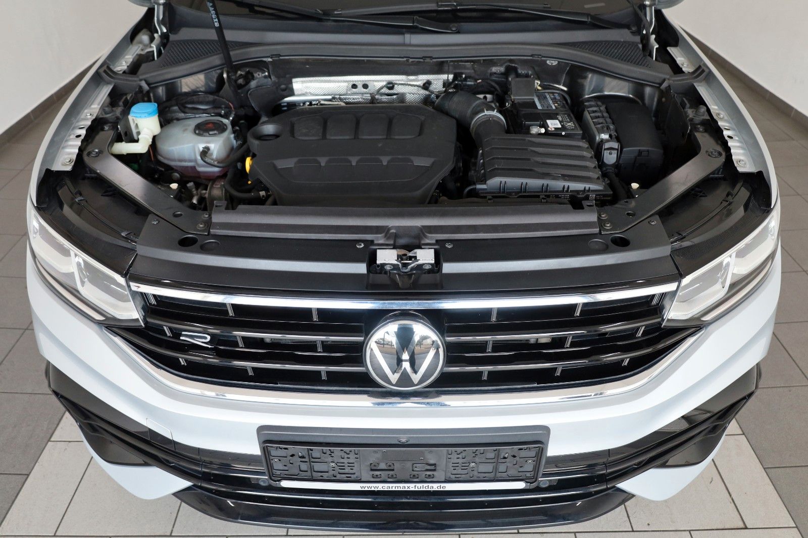 Fahrzeugabbildung Volkswagen Tiguan R 4M Leder,Navi,LED,PanDach,Harman/K,Memo