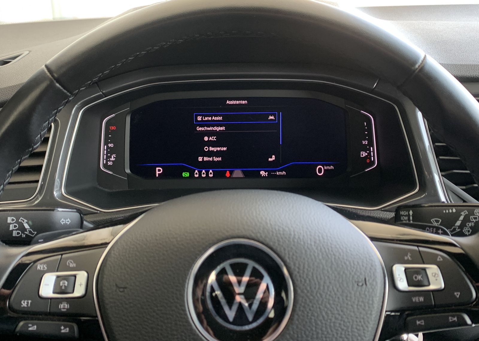 Fahrzeugabbildung Volkswagen T-Roc 1.5 TSI*Sport*Cam*LED*Side*Digital Cockpit