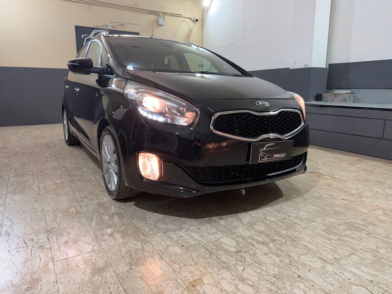 Kia Carens 2014 — interior