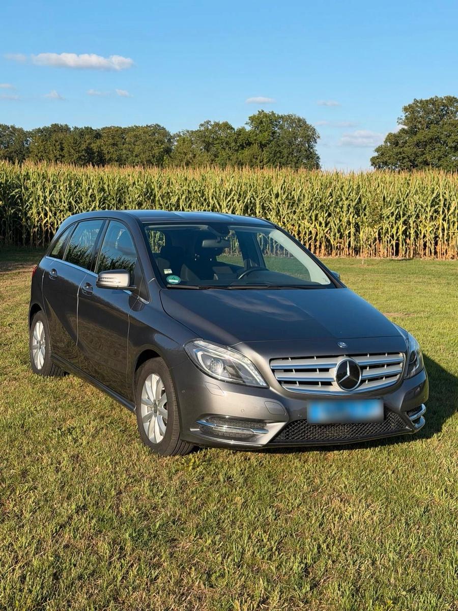 Mercedes-Benz B 180