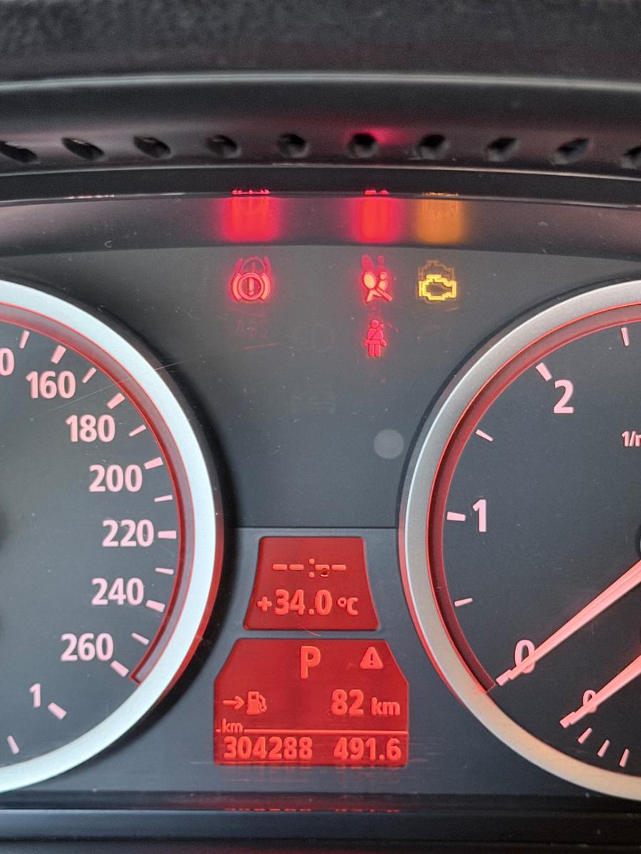 BMW 530 2004 — салон
