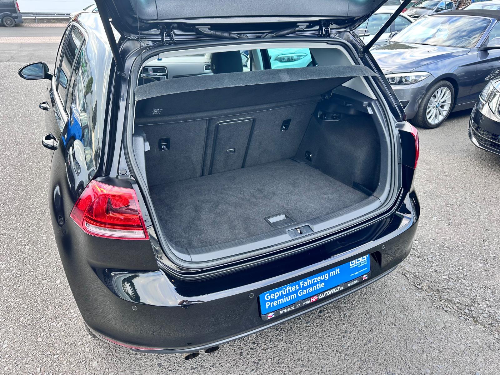 Volkswagen Golf VII Lim. Highline DSG SitzHeiz. LED Alcanta