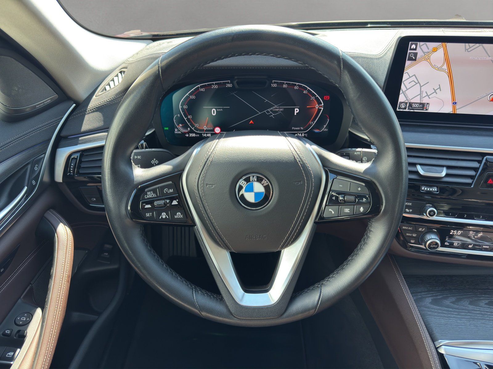 Fahrzeugabbildung BMW 530 d xDrive Luxury Line/KAMERA/ACC/HUD/H&K/