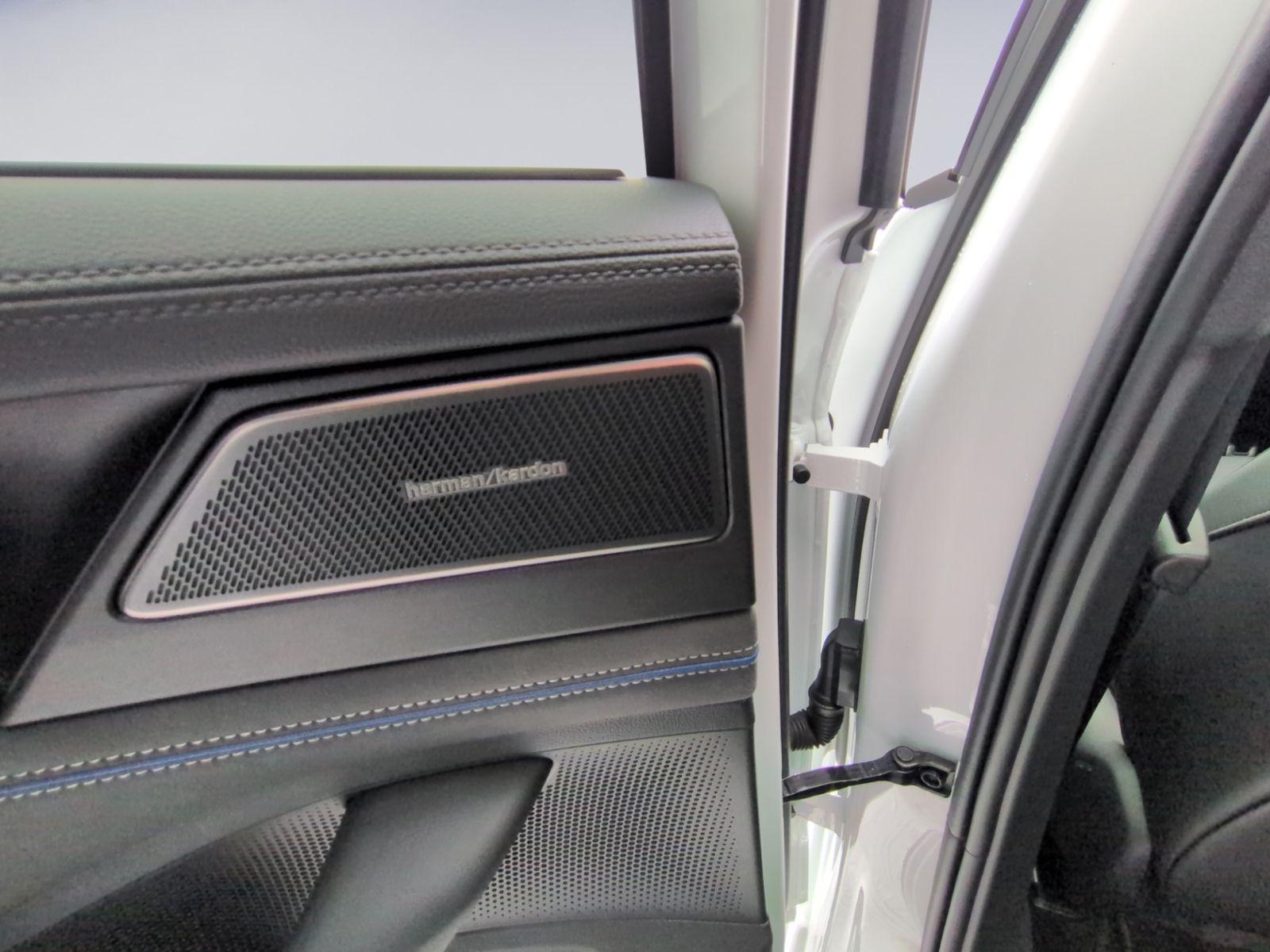 Passat Variant 2.0 TDI 4M R-Line STHZ+PANO+AHK+D