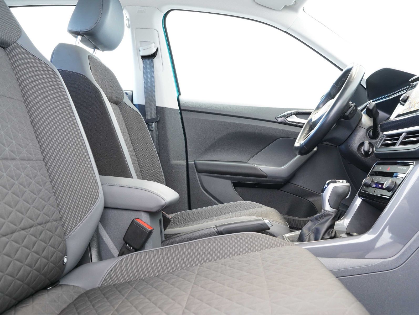 Fahrzeugabbildung Volkswagen T-Cross 1.5 TSI DSG Style R-LINE-EXTERIEUR