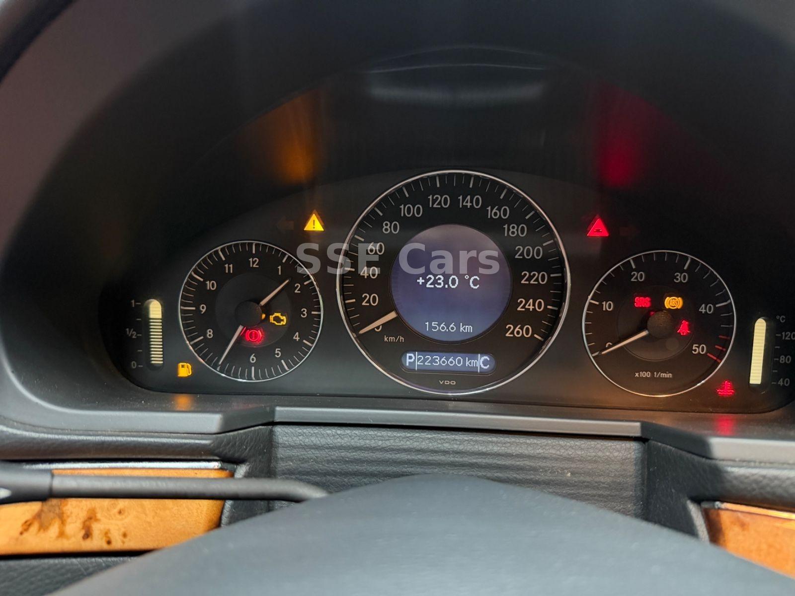 Mercedes-Benz E320 2005 — photo 19