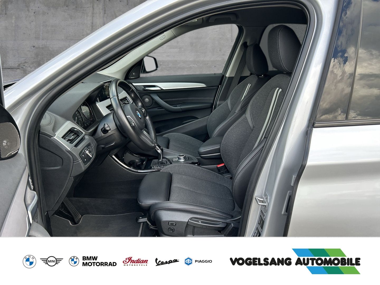 Fahrzeugabbildung BMW X1 20i xDrive,SportLine,AHK,Rückfahrk.,H&KSound,