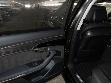 Audi A8 - 12