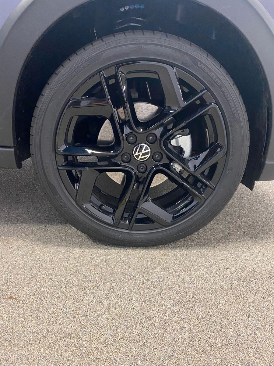 Fahrzeugabbildung Volkswagen Taigo 1.5 TSI DSG R-LINE+Black Style+ACC+Matrix+