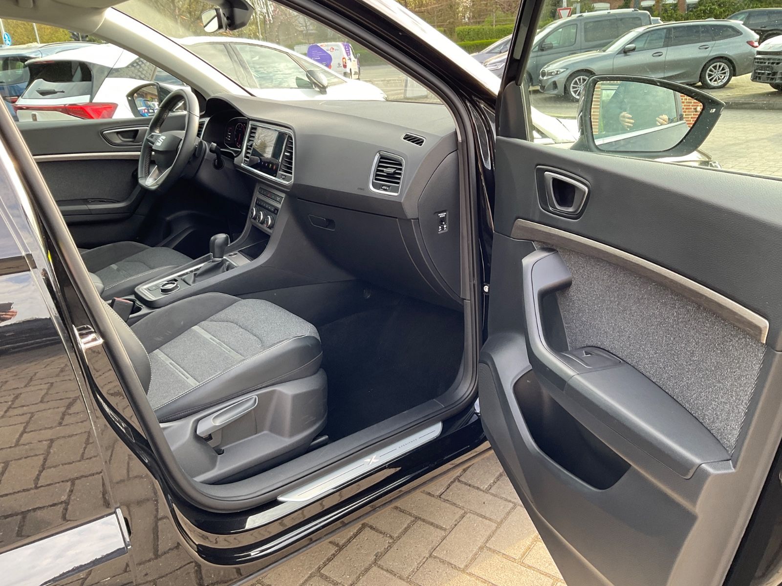 Fahrzeugabbildung SEAT Ateca 1.5 TSI Xperience DSG,LED,Kamera,Navi