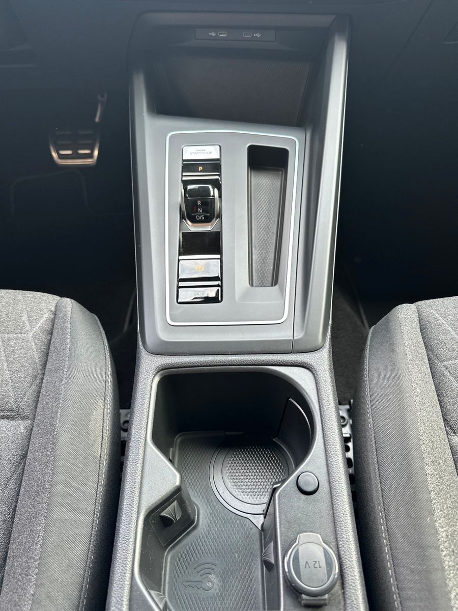 Fahrzeugabbildung Volkswagen Golf Variant 1.5 eTSI DSG MOVE NAV+LED+ACC