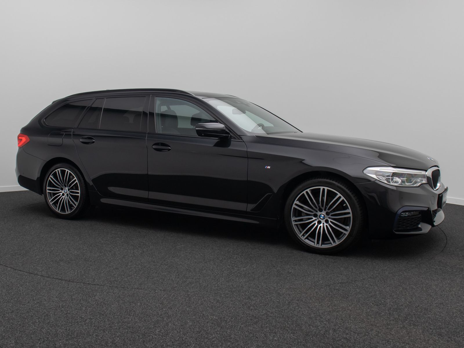 Fahrzeugabbildung BMW 520d xD M Sport Individual 360&deg;HUD HiFi Panorama
