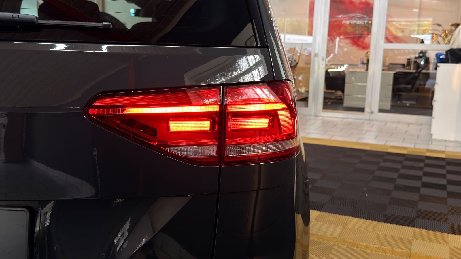 VW Touran Touran Comfortline AHK|Dynaudio|7-Sitzer|Kamera Vorschau 26