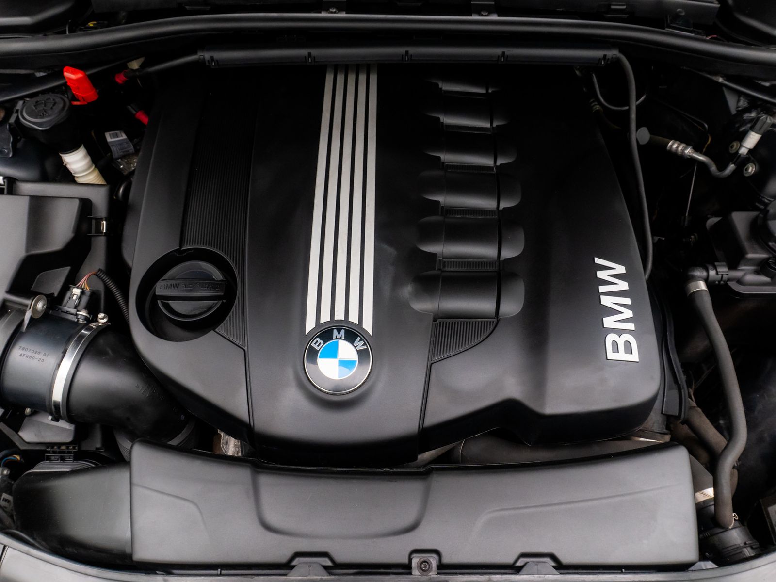 Fahrzeugabbildung BMW 325d GeschwindigReg Xenon PDC Alarm HiFi Leder