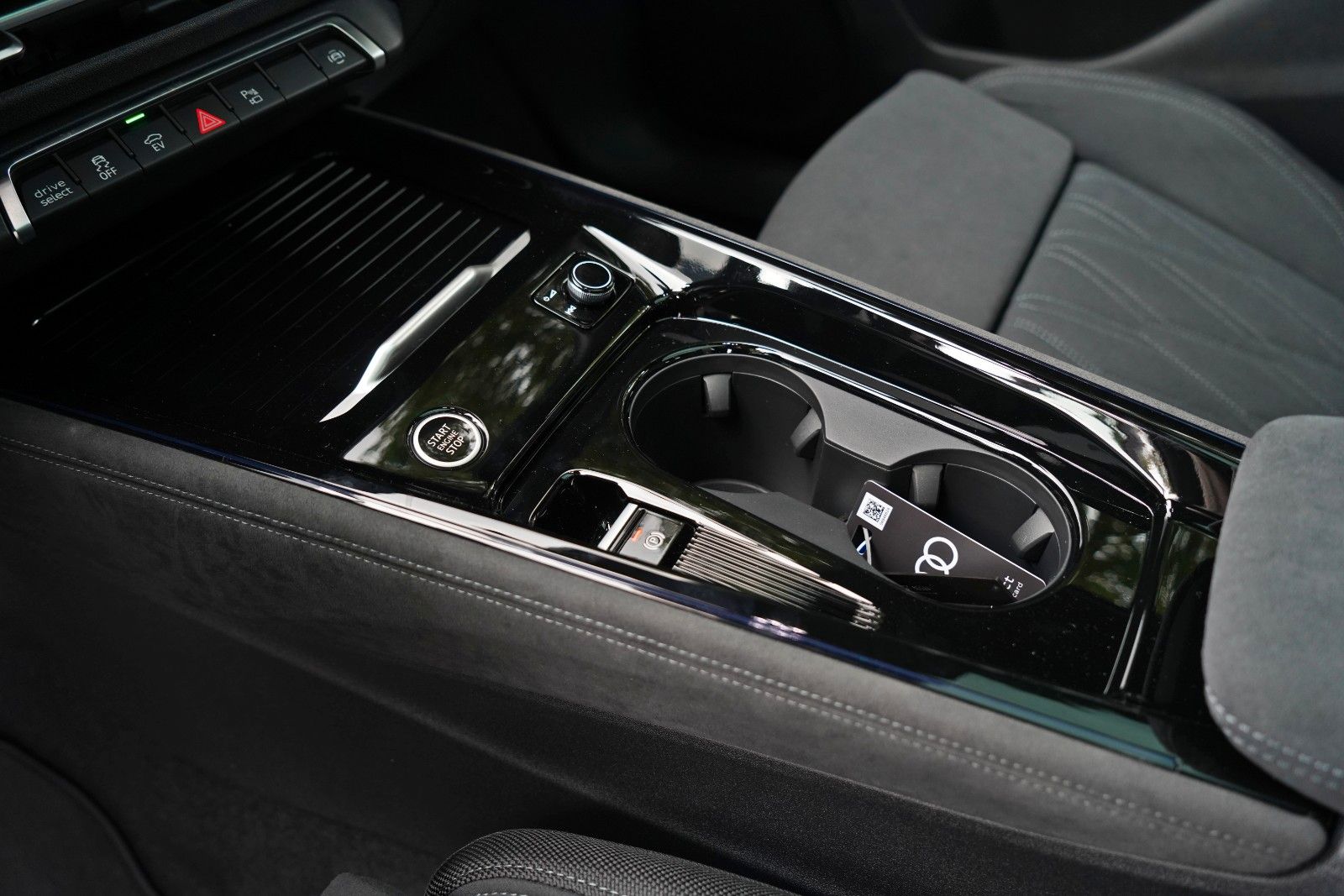 Audi Q3 SUV e-hybrid AHK S-LINE PANO TECH PRO MATRIX foto 11
