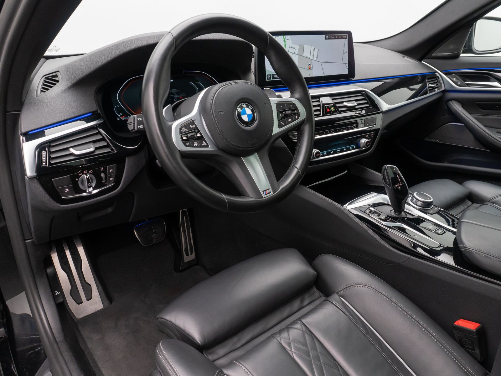 Fahrzeugabbildung BMW 530i M Sport Glasdach Kamera Laser HUD DAB H/K