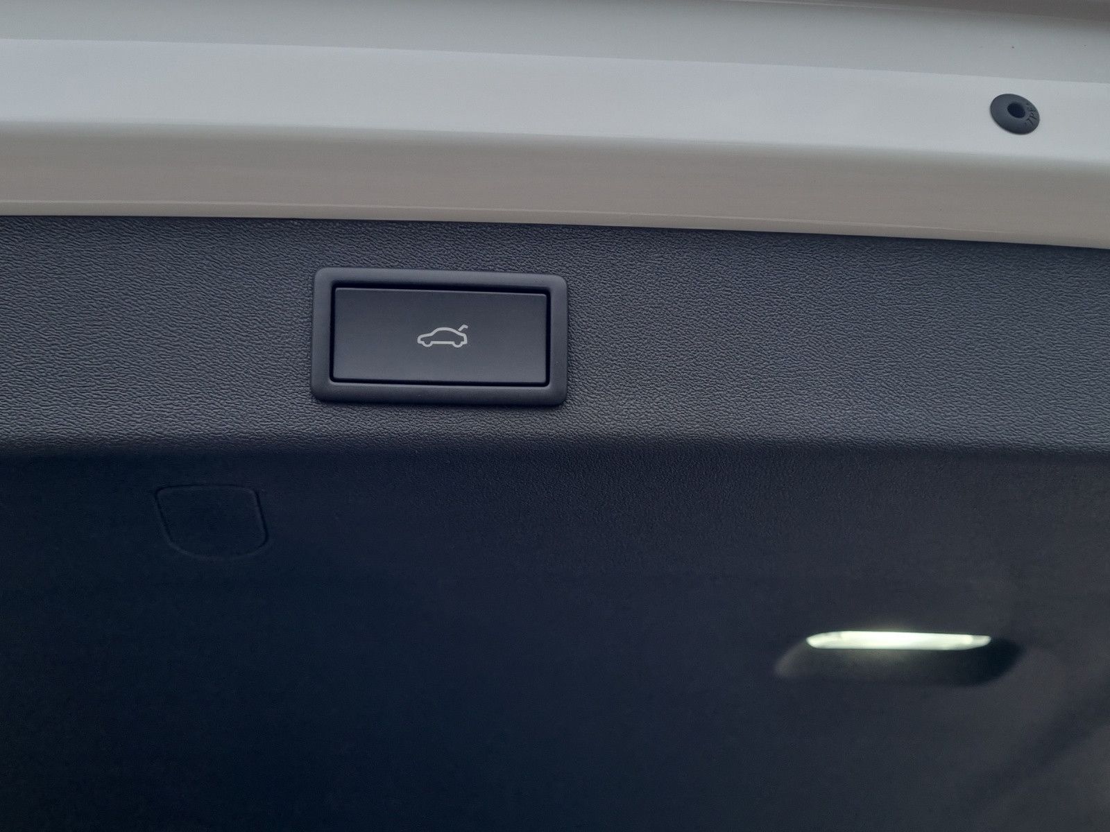 Fahrzeugabbildung SKODA Kodiaq Selection 2,0 TDI 4x4 AHK Licht&Sicht 19"