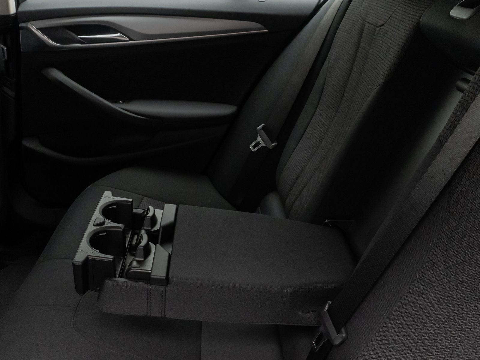 Fahrzeugabbildung BMW 520e GeschwindigReg DAB Kamera CockpitPro Alarm